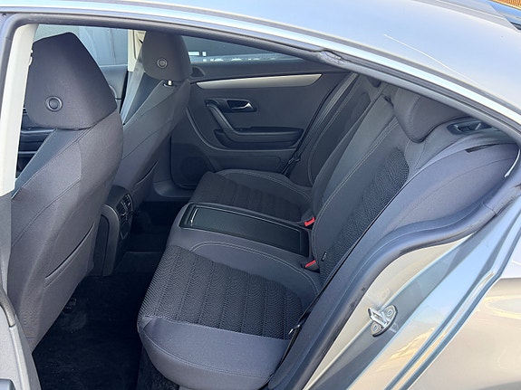 Volkswagen Passat CC 19 of 22