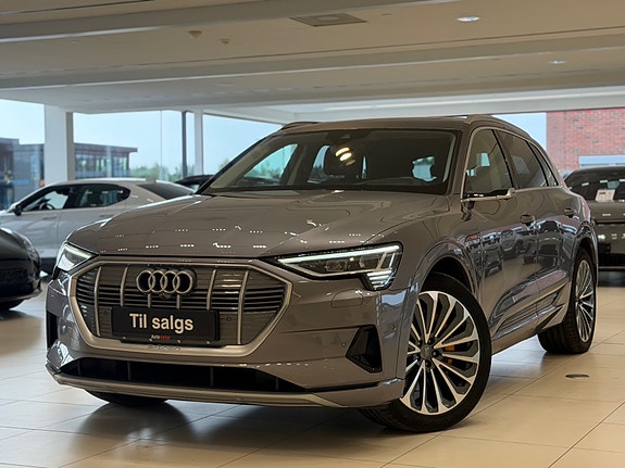 Audi e-tron 3 of 5