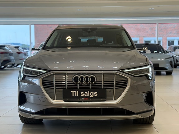 Audi e-tron 4 of 5
