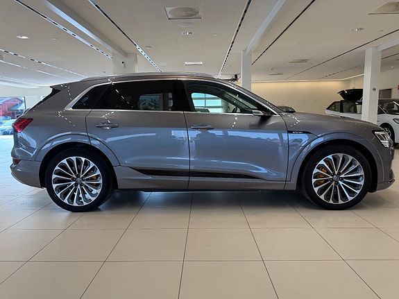 Audi e-tron 5 of 5