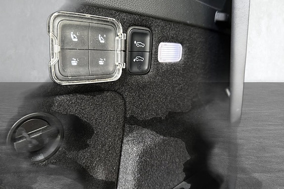 Detaljert oversikt over kontrollknapper  for å betjene tredje seterad.