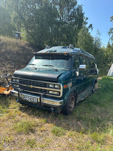 Chevrolet Starcraft 2 of 5