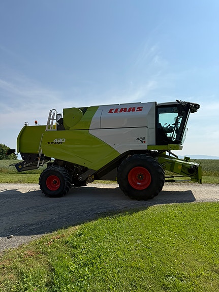 CLAAS Tucano 430 3 of 22