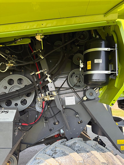 CLAAS Tucano 430 8 of 22