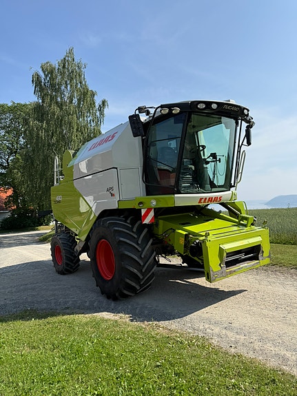 CLAAS Tucano 430 2 of 22