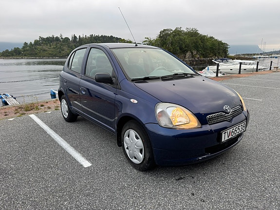Toyota Yaris 5 of 5