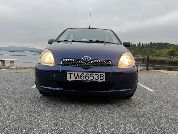 Toyota Yaris 4 of 5