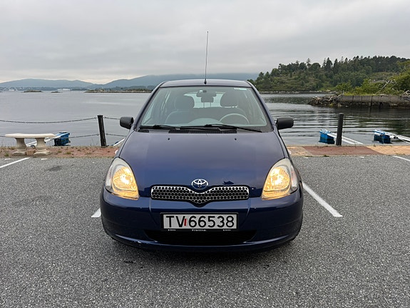 Toyota Yaris 3 of 5