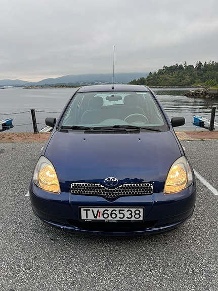 Toyota Yaris 2 of 5