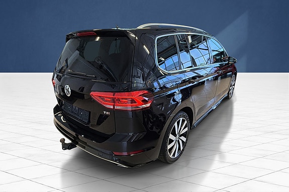 Volkswagen Touran 3 of 5