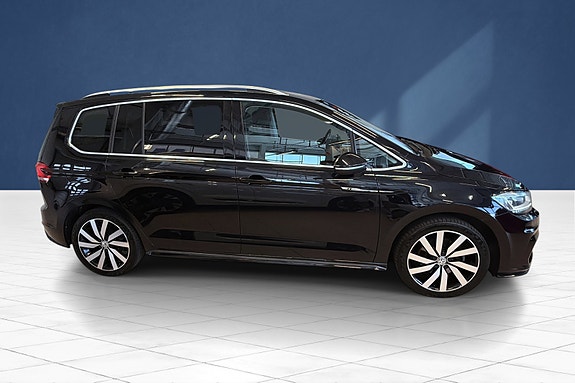 Volkswagen Touran 2 of 5