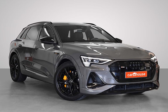 Audi e-tron 3 of 5