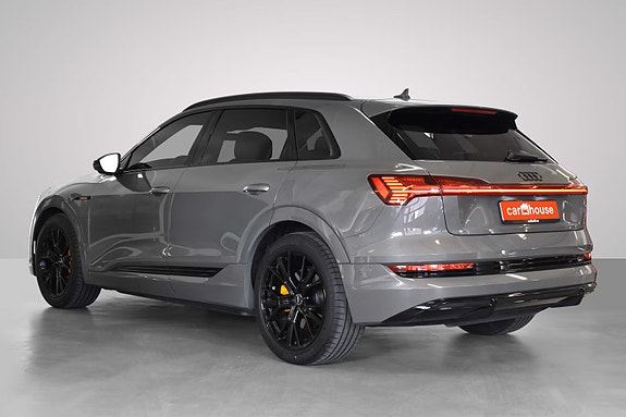 Audi e-tron 4 of 5