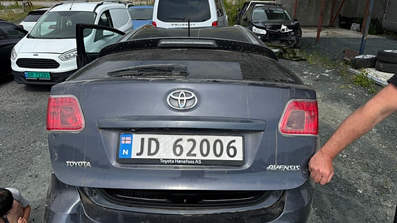 Toyota Avensis 2 of 5