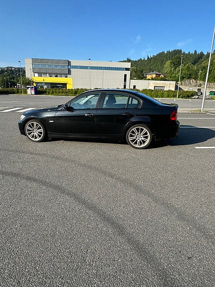 BMW 316i 4 of 5
