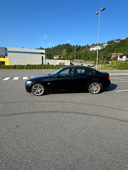 BMW 316i 3 of 5