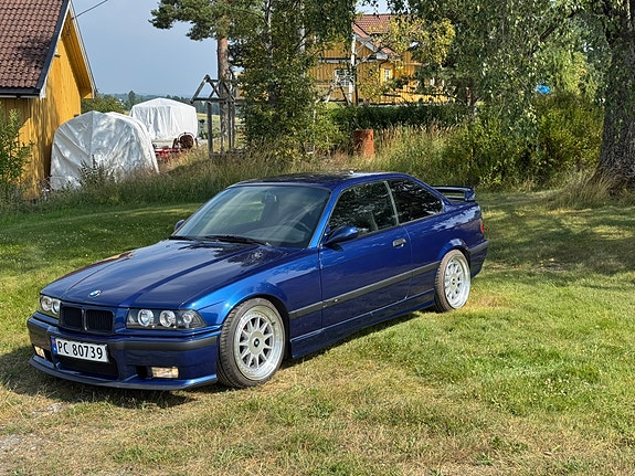 BMW 320i 4 of 5