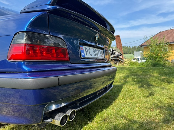 BMW 320i 3 of 5
