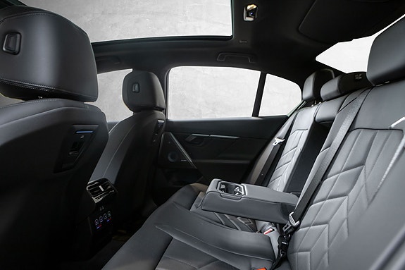BMW i5 28 of 30