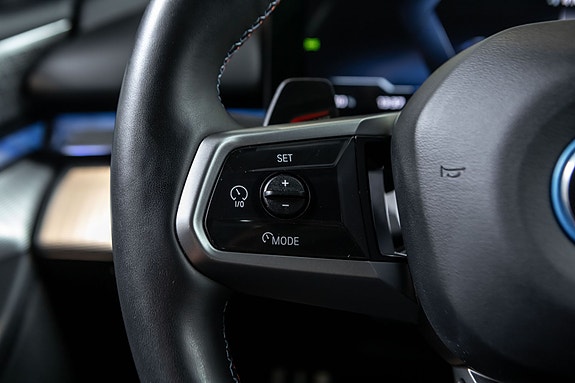 BMW i5 11 of 30