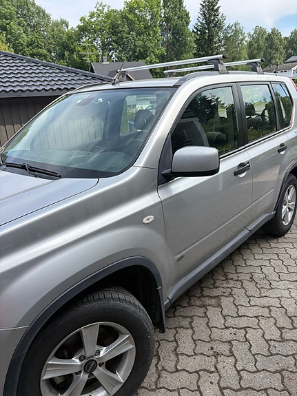 Nissan X-Trail 2 of 5