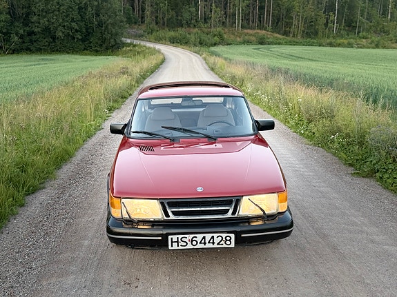 Saab 900 2 of 5