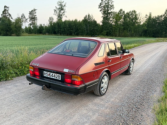 Saab 900 3 of 5