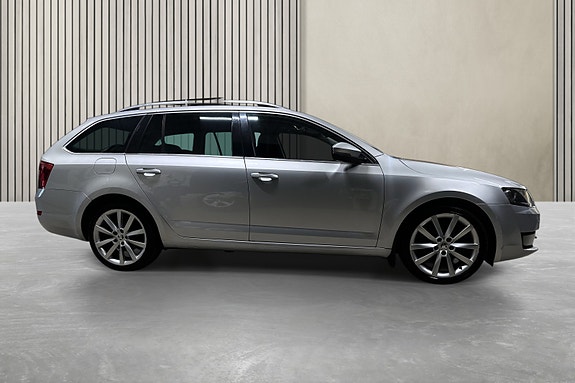 Skoda Octavia 2 of 5