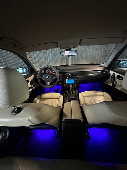 BMW 320d 2 of 5