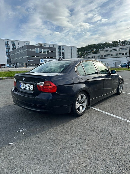 BMW 320d 3 of 5