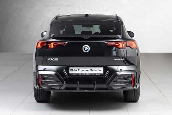 BMW iX2 8 of 30