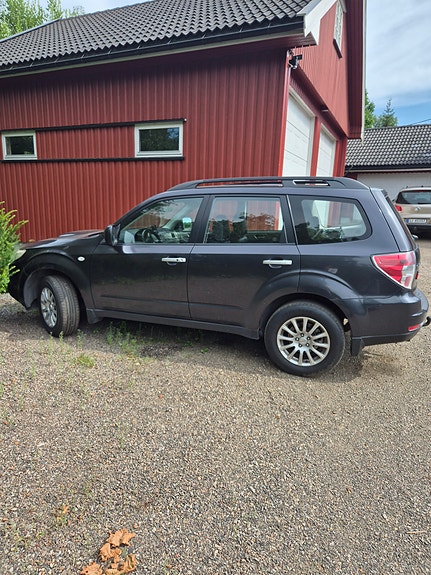 Subaru Forester 2 of 5