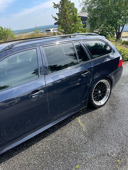 BMW 520d 2 of 5