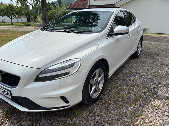 Volvo V40 3 of 5