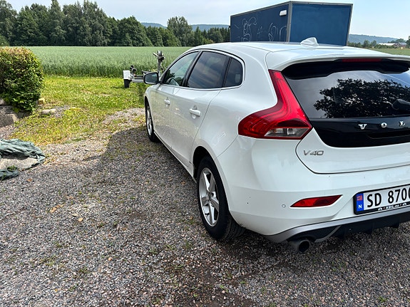 Volvo V40 4 of 5
