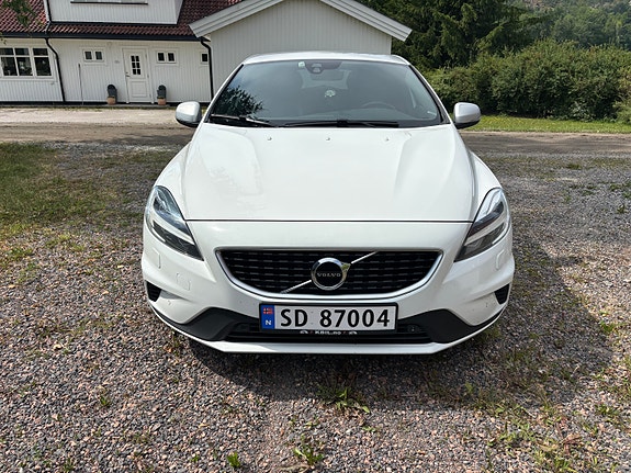 Volvo V40 2 of 5