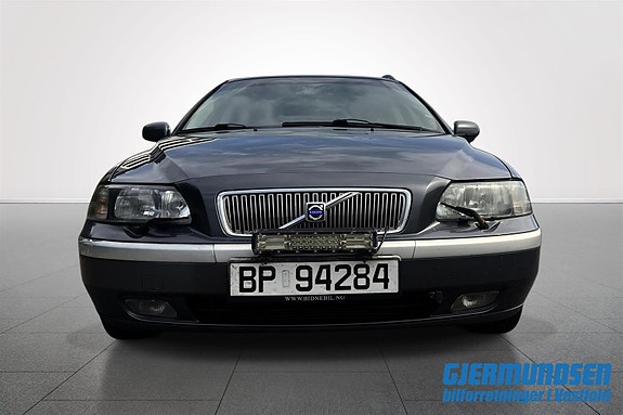 Volvo V70 2 of 5
