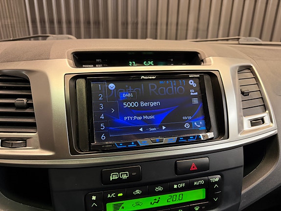 Toyota HiLux 26 of 30