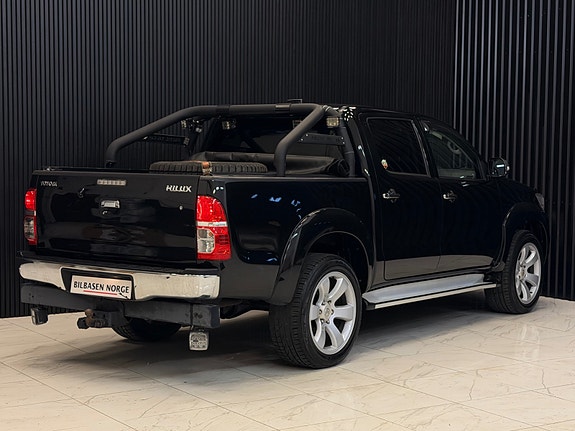 Toyota HiLux 10 of 30