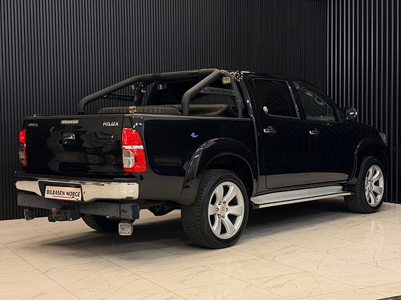 Toyota HiLux 11 of 30