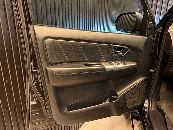 Toyota HiLux 18 of 30