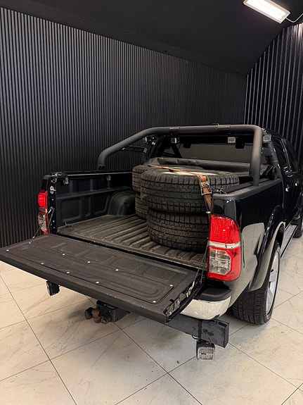 Toyota HiLux 12 of 30