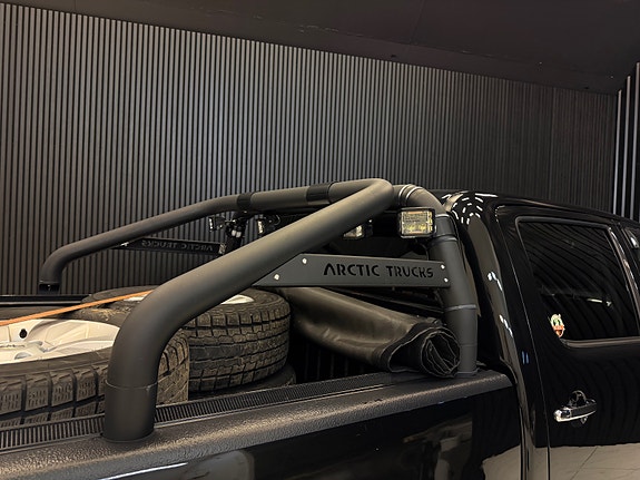 Toyota HiLux 14 of 30