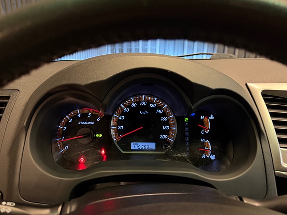 Toyota HiLux 24 of 30