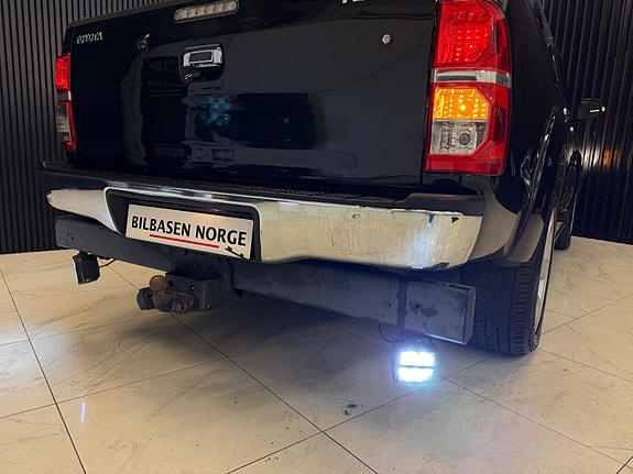 Toyota HiLux 16 of 30