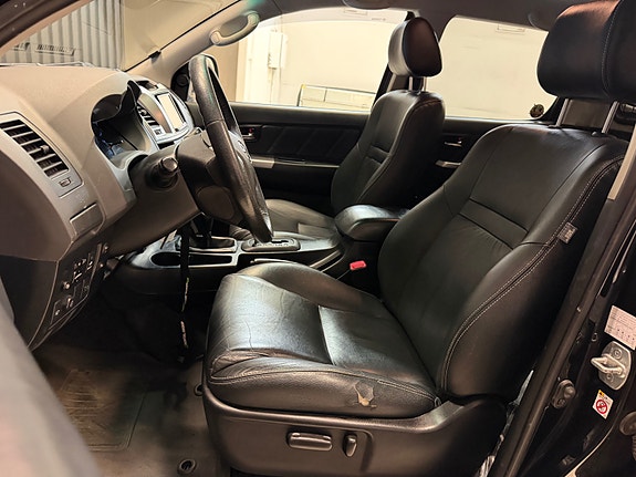 Toyota HiLux 21 of 30