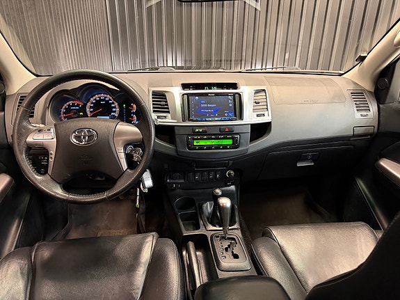 Toyota HiLux 27 of 30