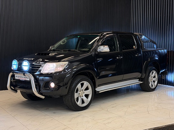 Toyota HiLux 2 of 30
