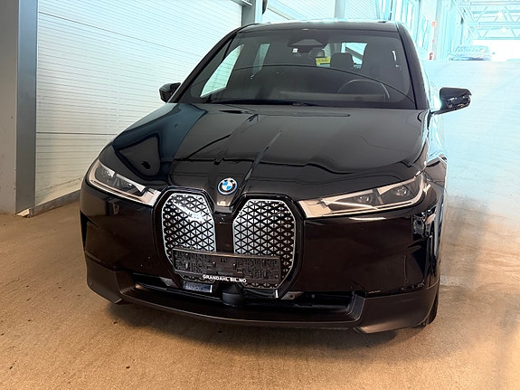 BMW iX 4 of 5
