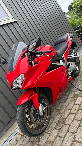 Honda VFR 800 2 of 13
